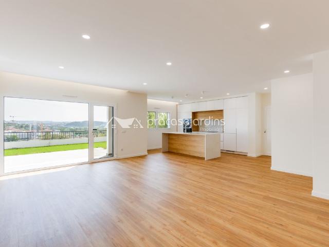 Moradia T4+1 de Arquitetura Moderna em Leiria – Conforto, Elegância e Qualidade de Vida