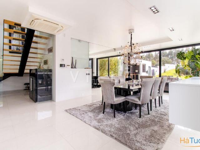 Moradia T4+1 em Ílhavo, com jardim, garagem fechada | 26064082617