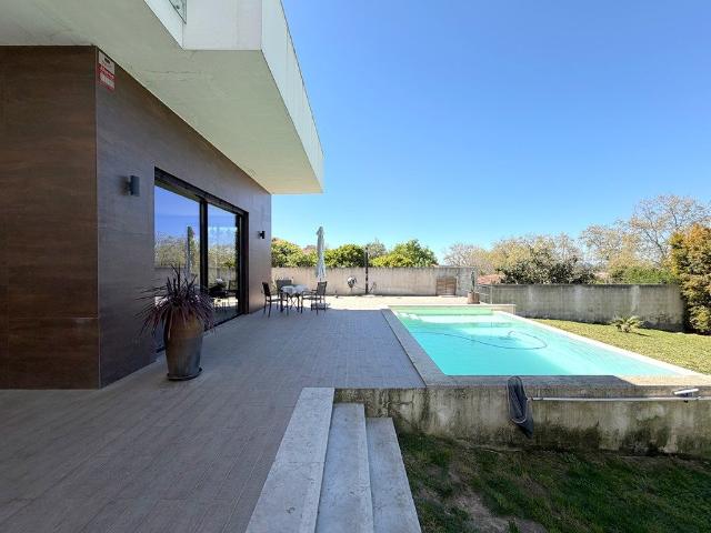Moradia T4+1 moderna à venda em Picheleiros, Azeitão 290m² Azeitão São Lourenço e São Simão