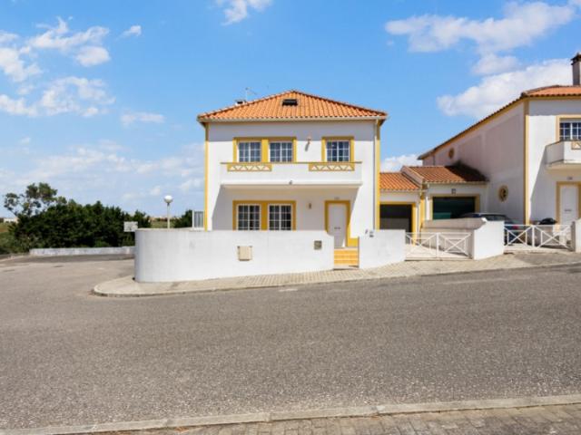 Moradia t4+1 na praia de S. Bernardino