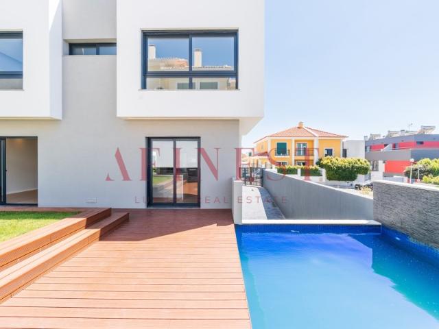 MORADIA T4+1 NO ARNEIRO CARCAVELOS PRONTA A HABITAR!