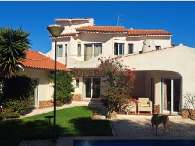 Moradia T4+1 no Estoril, perto de tudo, para comodidade da sua vida