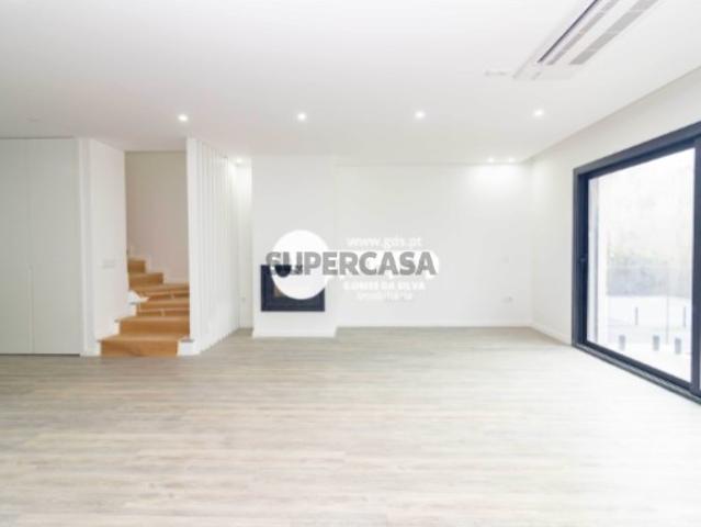 Moradia T4+1 Nova em Lamaçães