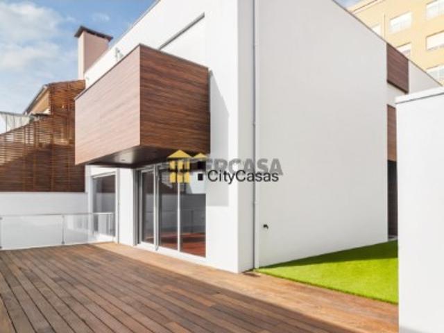 Moradia T4+1 Nova junto à Praia