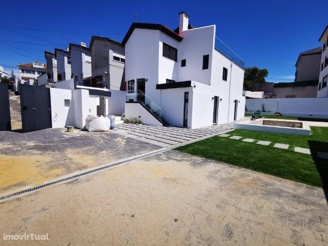 Moradia T4+1 Parede. Piscina. Jardim. Vista Mar