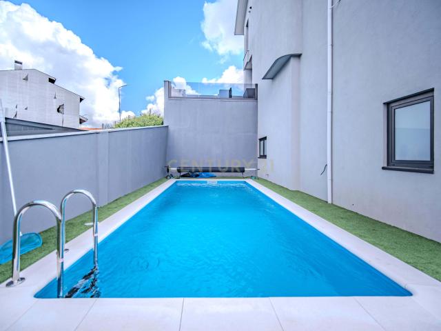 Moradia T4+1 | Piscina | Garagem | Terraço | Sótão | Renovada| Baguim do Monte