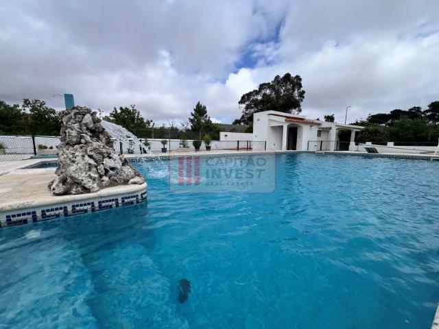 Moradia T4+1 | Piscina | Terreno 1960 m2 | na saída de Fernão Ferro para Qt. Conde