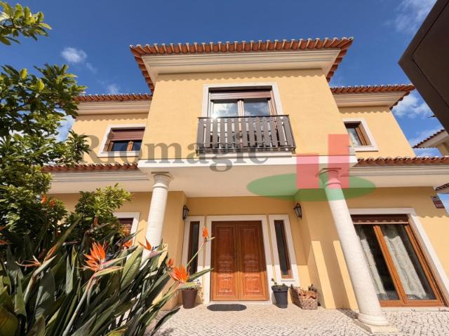 Moradia T4+1 Rio Maior*RIOMAGIC