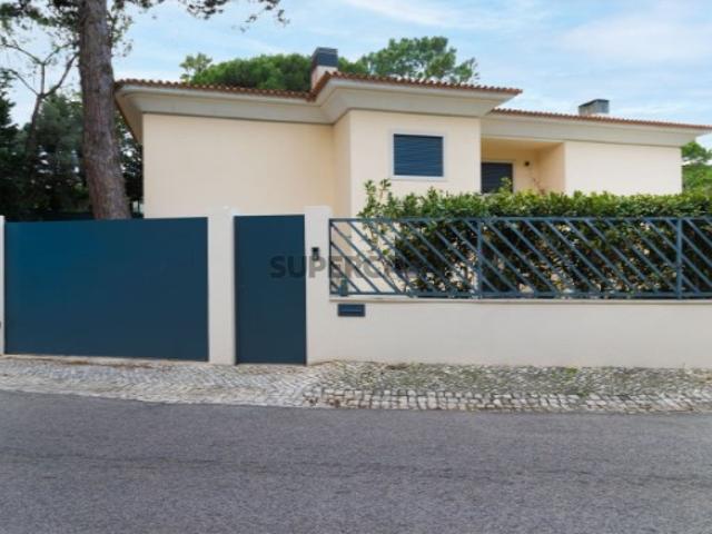Moradia T4+2 Bairro da Martinha
