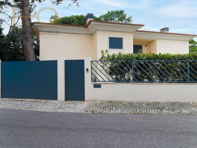 Moradia T4+2 Bairro da Martinha