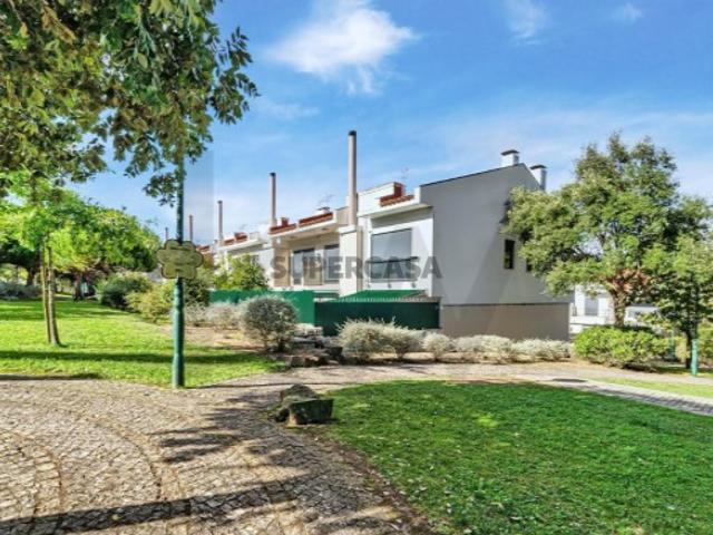 Moradia T4+2 com garagem para 2 viaturas no Oeiras Golf & Residence