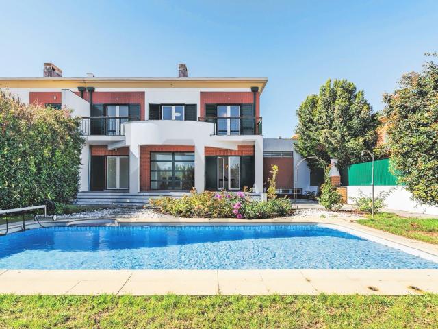Moradia T4+2 com Jardim e Piscina para Arrendamento, junto ao Oeiras Golf & Residence