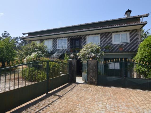 Moradia T4+2 e Casa anexa