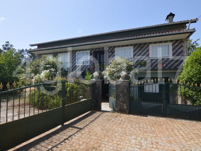 Moradia T4+2 e Casa anexa