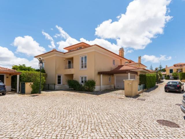 Moradia T4+2 no exclusivo Condomínio da Quinta Penha Longa