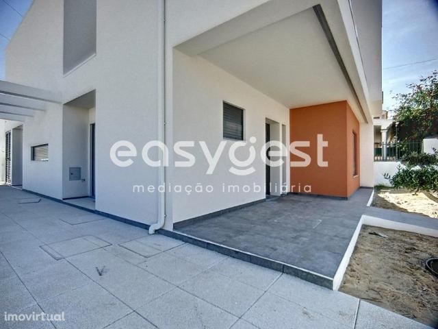 Moradia T4 maravilhosa com varandas, piscina, jardins garagens Marisol