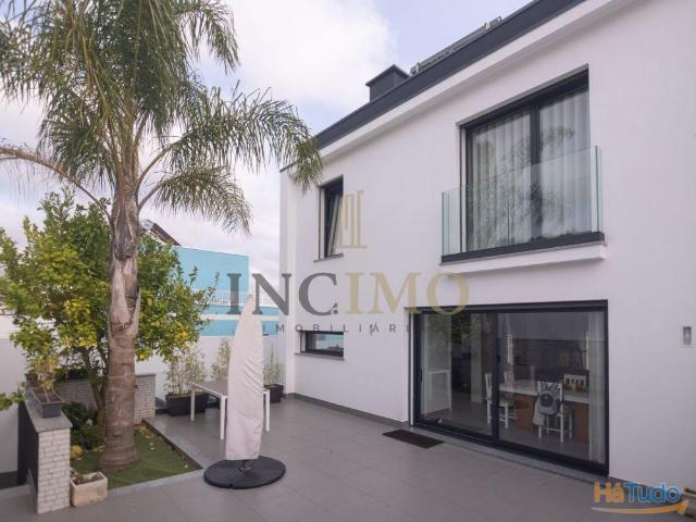 Moradia T4 Moderna com Cave, Terraço e Excelentes Acabamentos ? Parceiros/Leiria | 26084058858