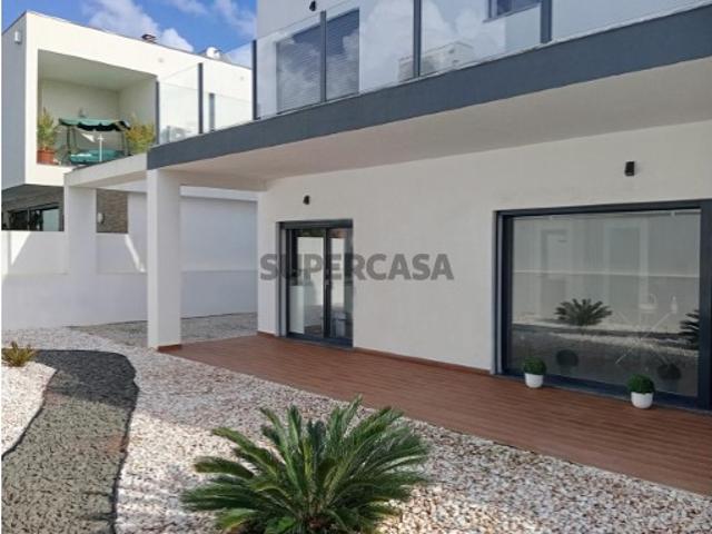 Moradia T4 moderna e luminosa 213m² de conforto e qualidade!
