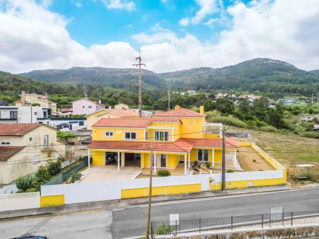 Moradia T4 na Murtinheira com Vista Mar, Garagem dupla e jardim