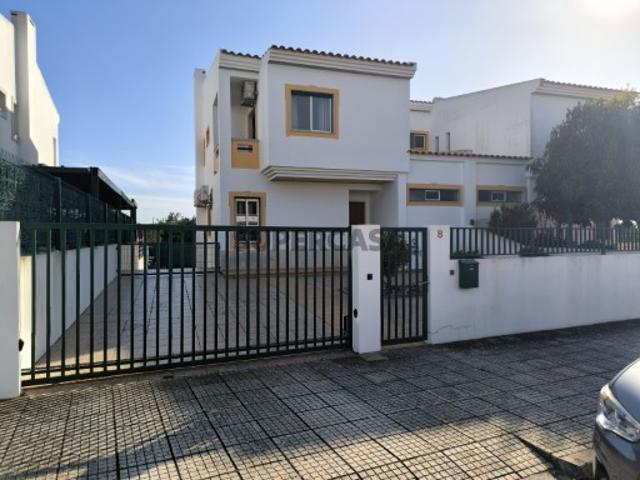 Moradia T4 com piscina na Conceição de Faro