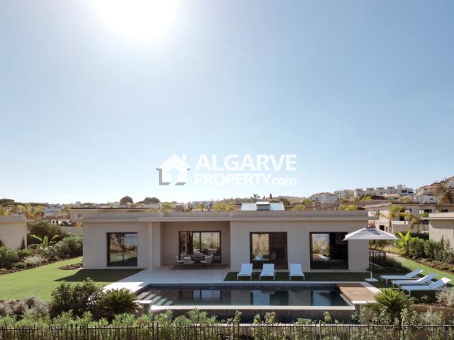Moradia T4 na Premier Private Villa Resort em Faro 447m² Montenegro