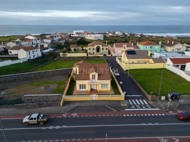 Moradia T4 na Ribeira Seca — Localização Privilegiada na Ribeira Grande