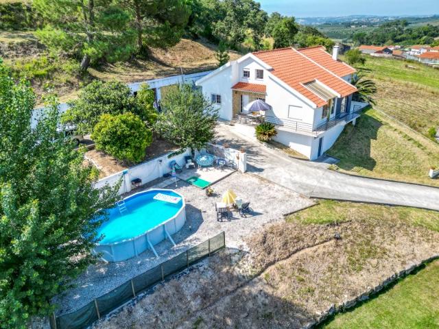 Moradia T4 no Campo numa encantadora Aldeia