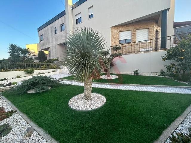 Moradia T4 no centro de Lousada
