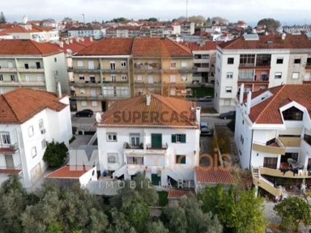 Moradia T4 no Centro de Santarém