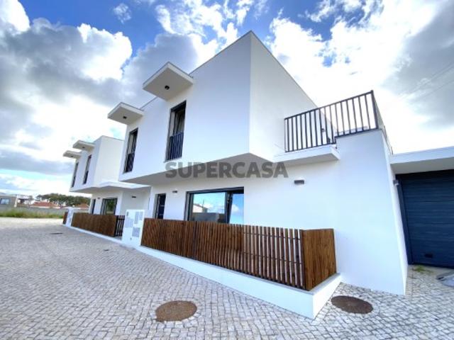 Moradia T4 nova, com construção moderna e linhas contemporâneas, incrivelmente espaçosa em Bolembre, Magoito