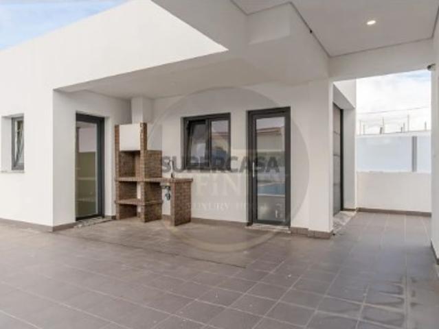 Moradia T4 Nova com Piscina Brejos de Azeitão