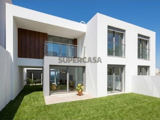 Moradia T4 Nova com Suítes, Garagem e Acabamentos à Escolha