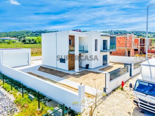 Moradia T4 Nova c/piscina, Vendas de Azeitão, Azeitão