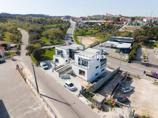 Moradia T4 Nova | Arquitetura Contemporânea | Pedrome, Santa Catarina da Serra Leiria