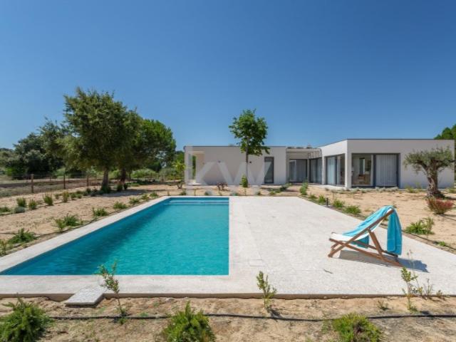Moradia T4, nova de 2023, com piscina, Condomínio Golfe Santo Estêvão