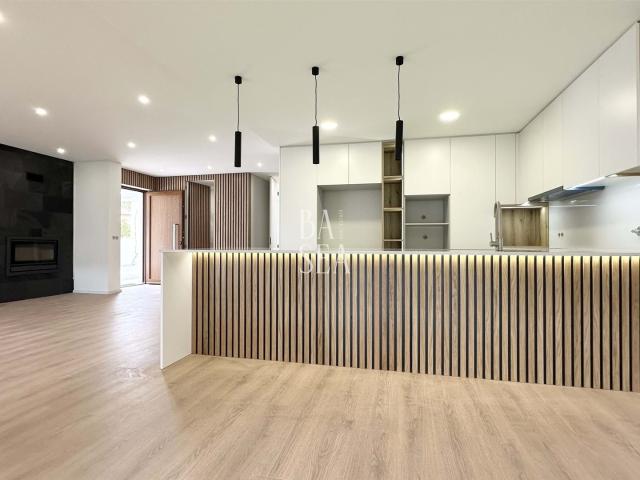 Moradia T4 Nova de Dois Andares em Palmeira Braga 240m² Palmeira
