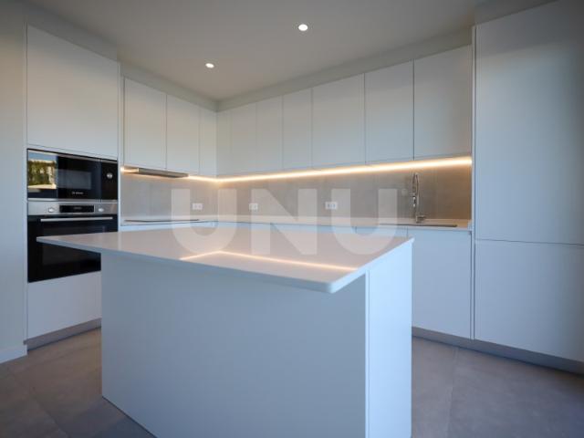 Moradia T4 Nova em Montenegro
