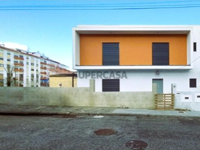 Moradia T4 nova nos Moinhos da Funcheira, Amadora