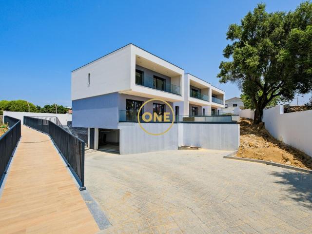 Moradia T4 Nova | Piscina Privativa | Condomínio Fechado | Cascais