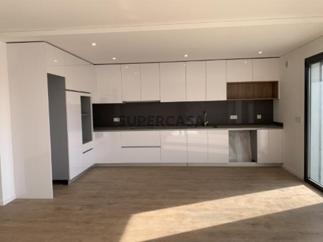 MORADIA T4 NOVA Pronta a Habitar !