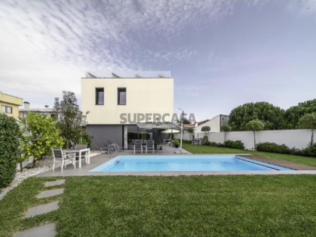 Moradia T4 Office Valadares com Piscina