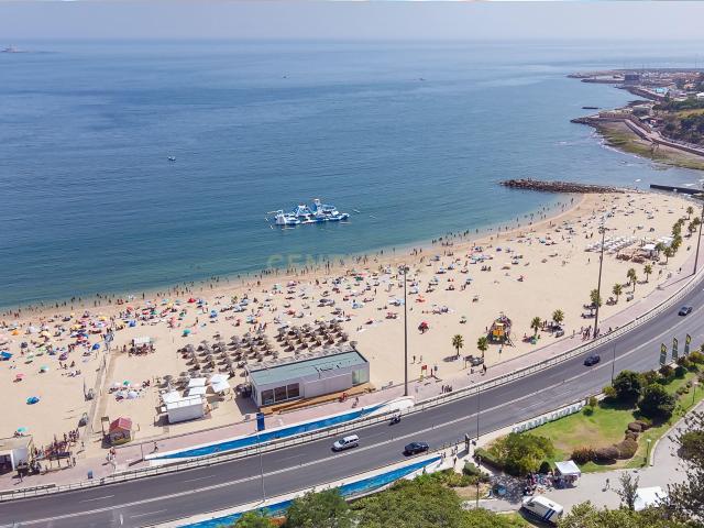 Moradia T4 a 2 minutos da Praia e Comboio Santo Amaro à porta