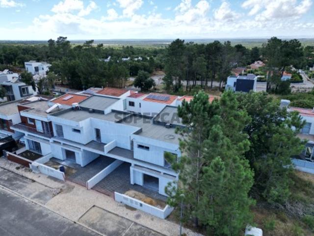 Moradia T4 a 5 minutos das praias de Sesimbra