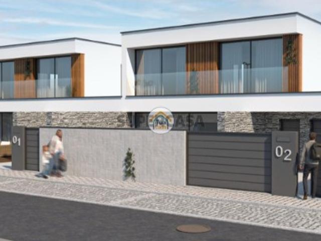 Moradia T4 a 900 metros da praia da Ramalha Apúlia