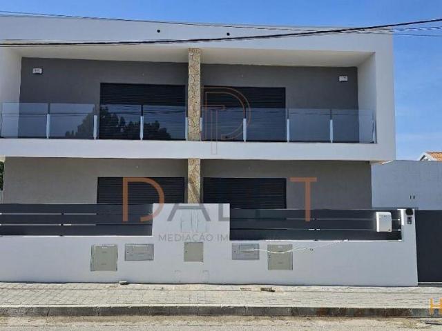 Moradia T4 a estrear em Fernão Ferro | 26083651537