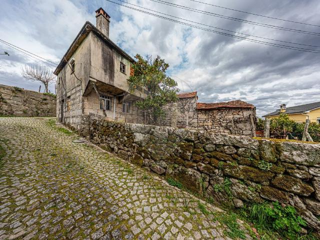Moradia T4 à venda em Castro Daire