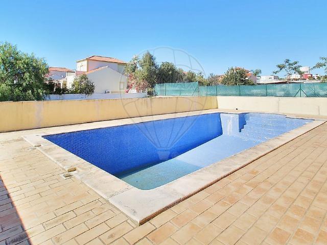 Moradia T4 à venda em Cerro Azul