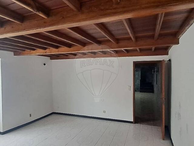 Moradia T4 à venda em Angra do Heroísmo