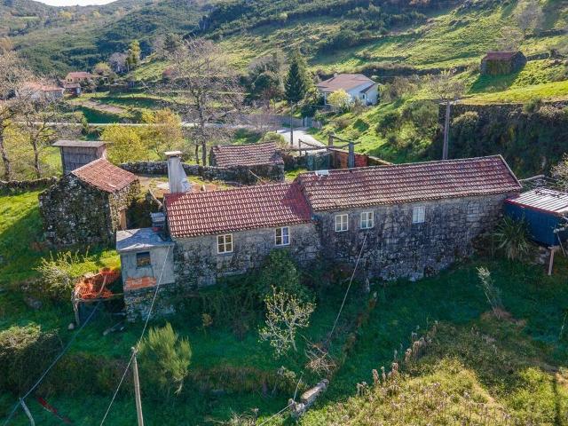 Moradia T4 à venda em Vouzela