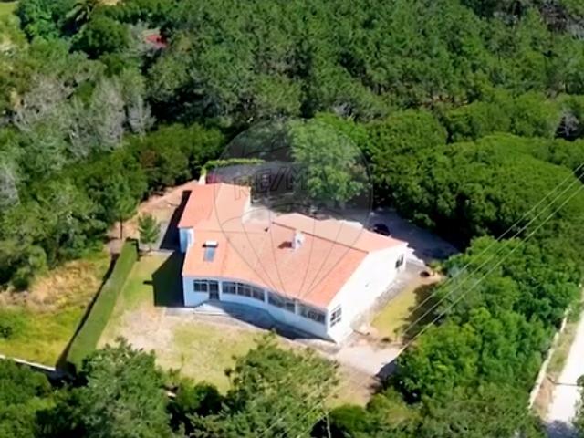 Moradia T4 à venda em Azoia